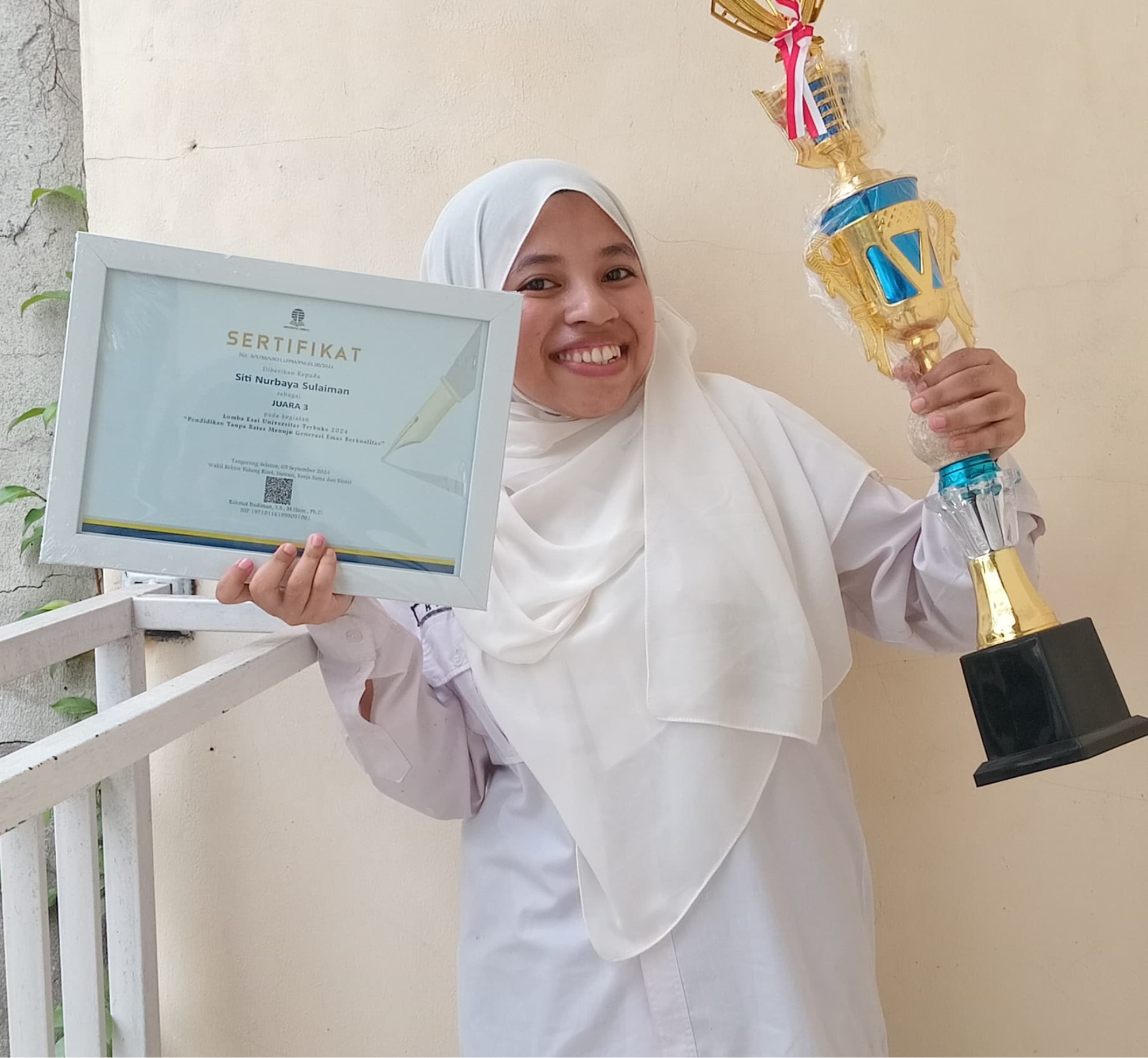 Prestasi: Juara 3 lomba Essai Tingkat Nasional